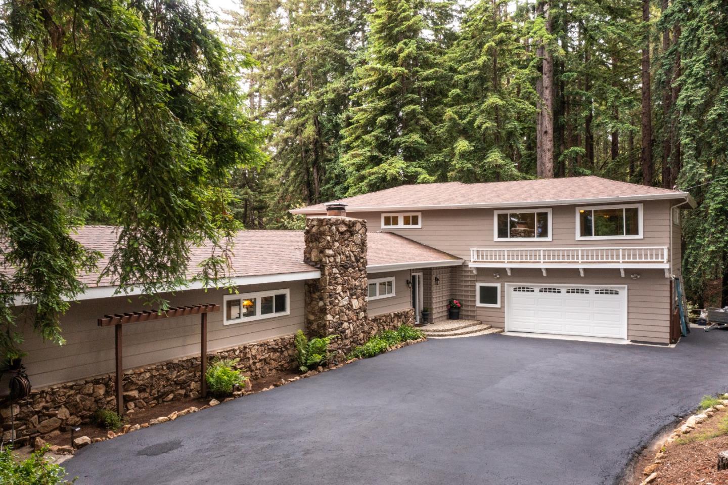 Detail Gallery Image 1 of 41 For 169 Sequoia Grove, Ben Lomond,  CA 95005 - 4 Beds | 2/1 Baths
