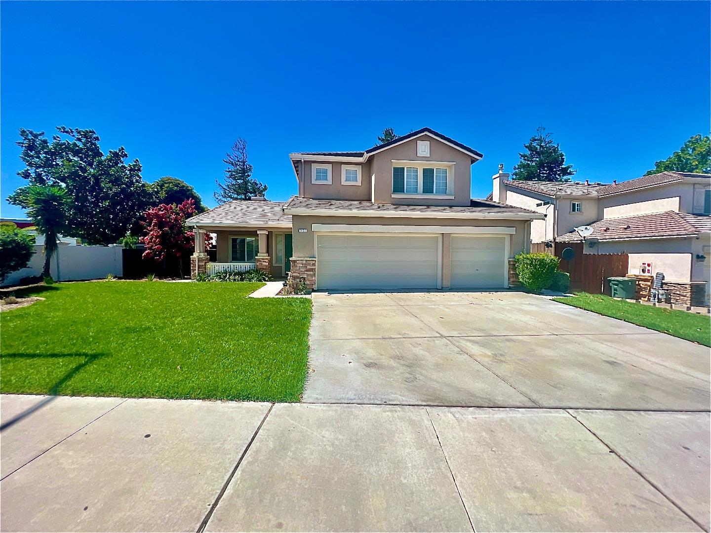 Detail Gallery Image 1 of 50 For 1490 Black Forest Dr, Hollister,  CA 95023 - 5 Beds | 3 Baths