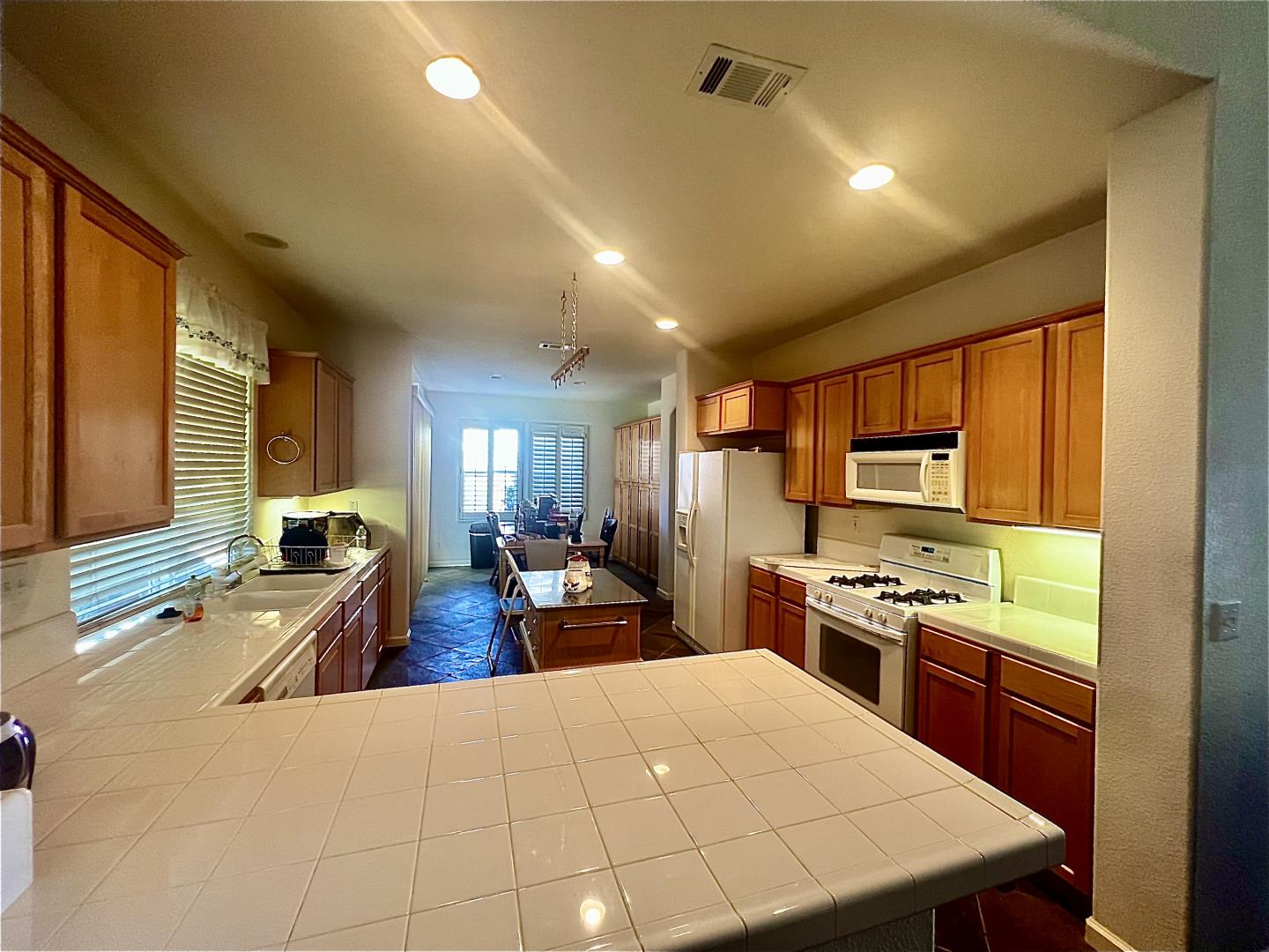 Detail Gallery Image 15 of 50 For 1490 Black Forest Dr, Hollister,  CA 95023 - 5 Beds | 3 Baths