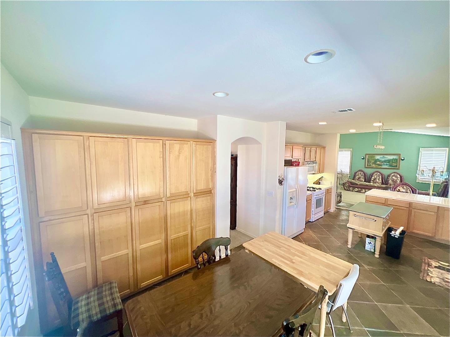 Detail Gallery Image 18 of 50 For 1490 Black Forest Dr, Hollister,  CA 95023 - 5 Beds | 3 Baths