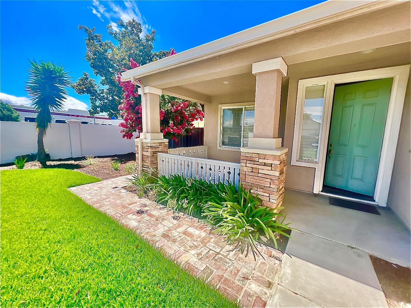 Detail Gallery Image 7 of 50 For 1490 Black Forest Dr, Hollister,  CA 95023 - 5 Beds | 3 Baths