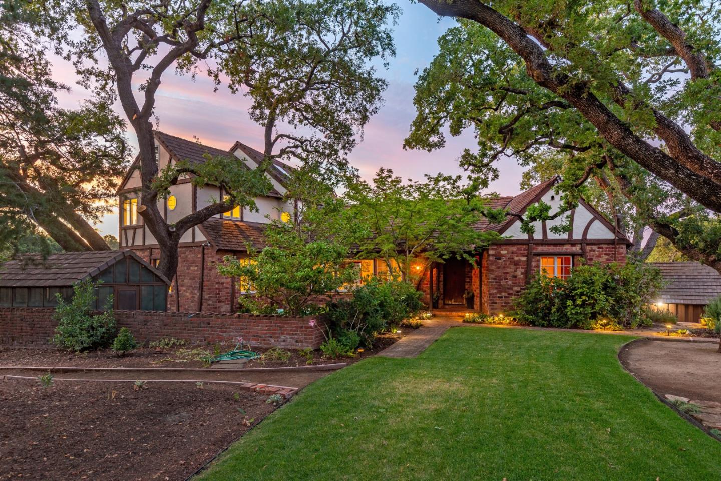 Detail Gallery Image 1 of 1 For 10225 W Loyola Dr, Los Altos Hills,  CA 94024 - 5 Beds | 5 Baths