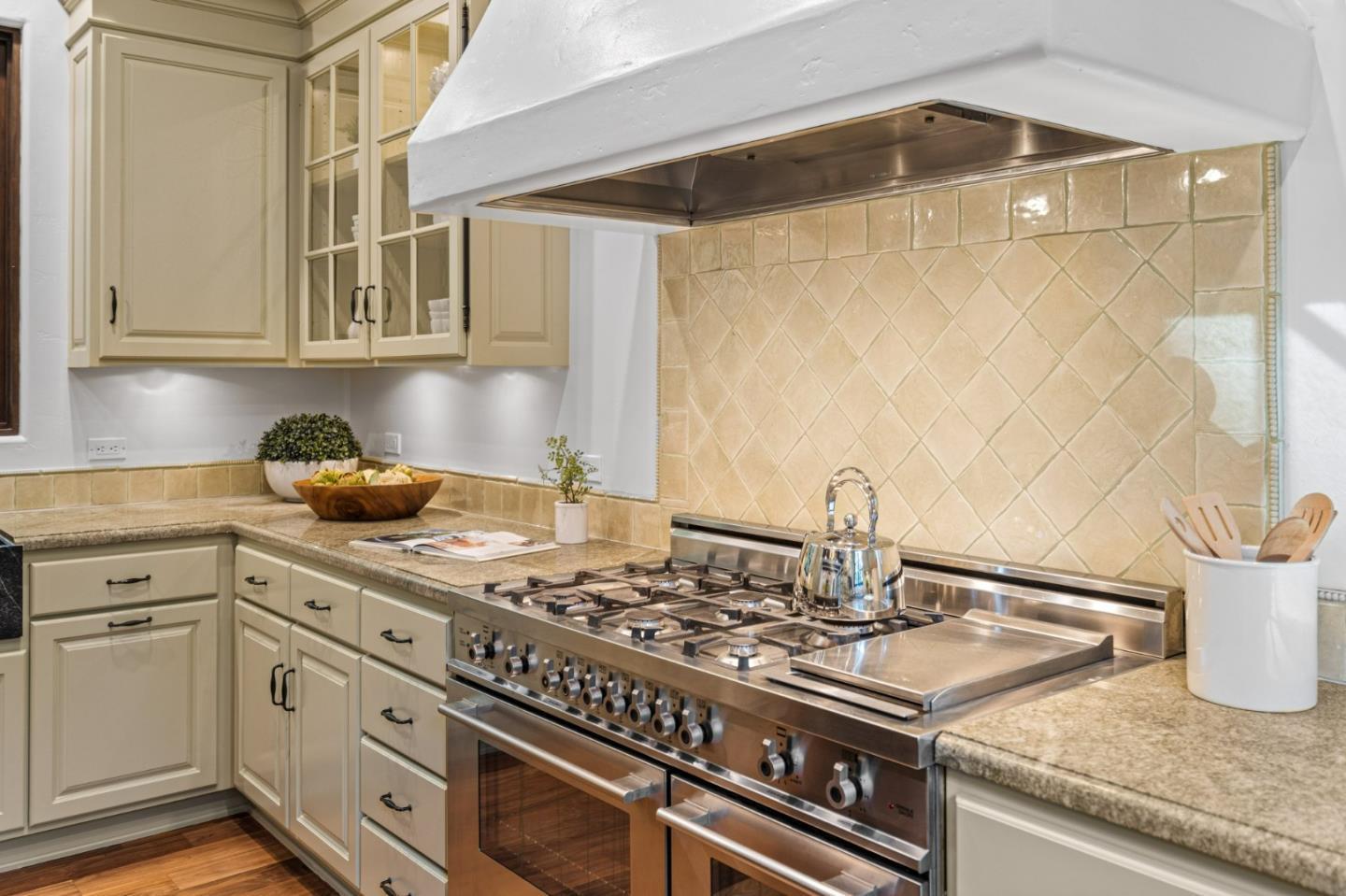 Detail Gallery Image 22 of 72 For 1932 Emerson St, Palo Alto,  CA 94301 - 6 Beds | 6 Baths