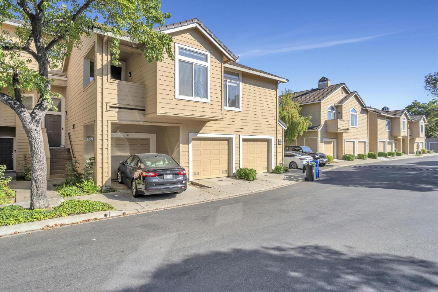 Detail Gallery Image 1 of 1 For 5199 Fairbanks Cmn, Fremont,  CA 94555 - 2 Beds | 2 Baths