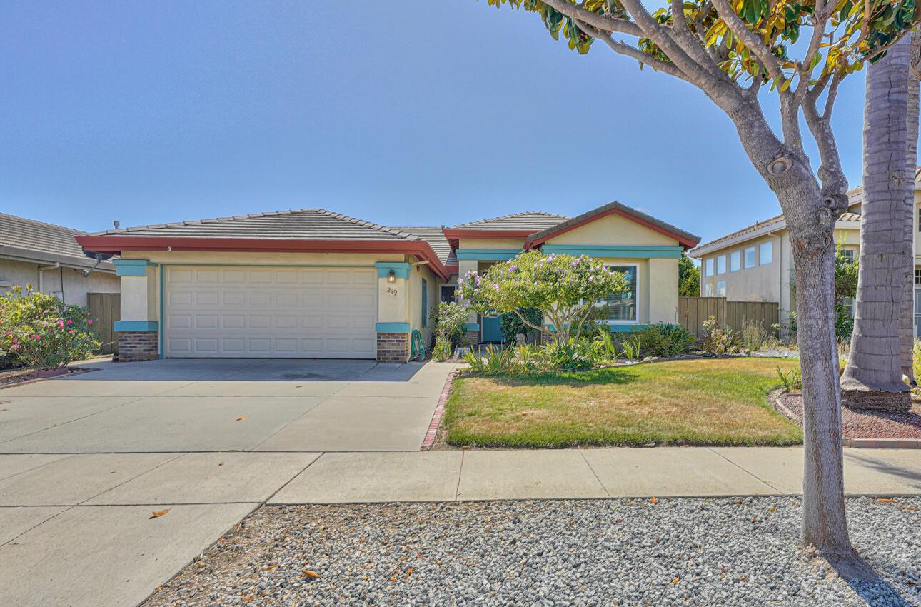 Detail Gallery Image 1 of 1 For 219 Arguello Dr, Salinas,  CA 93907 - 3 Beds | 2 Baths