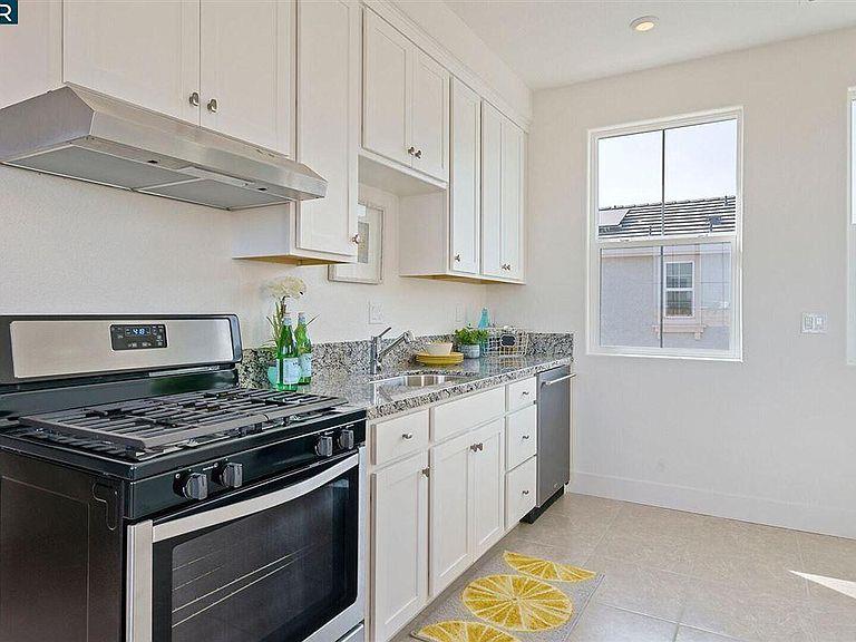 Detail Gallery Image 16 of 45 For 251 E Wrigleys Ave, Tracy,  CA 95391 - 4 Beds | 3/1 Baths