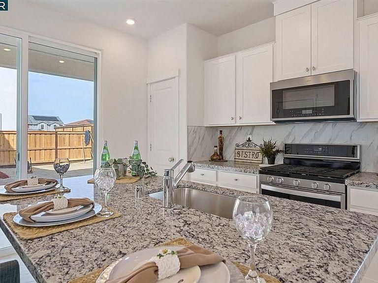 Detail Gallery Image 2 of 45 For 251 E Wrigleys Ave, Tracy,  CA 95391 - 4 Beds | 3/1 Baths