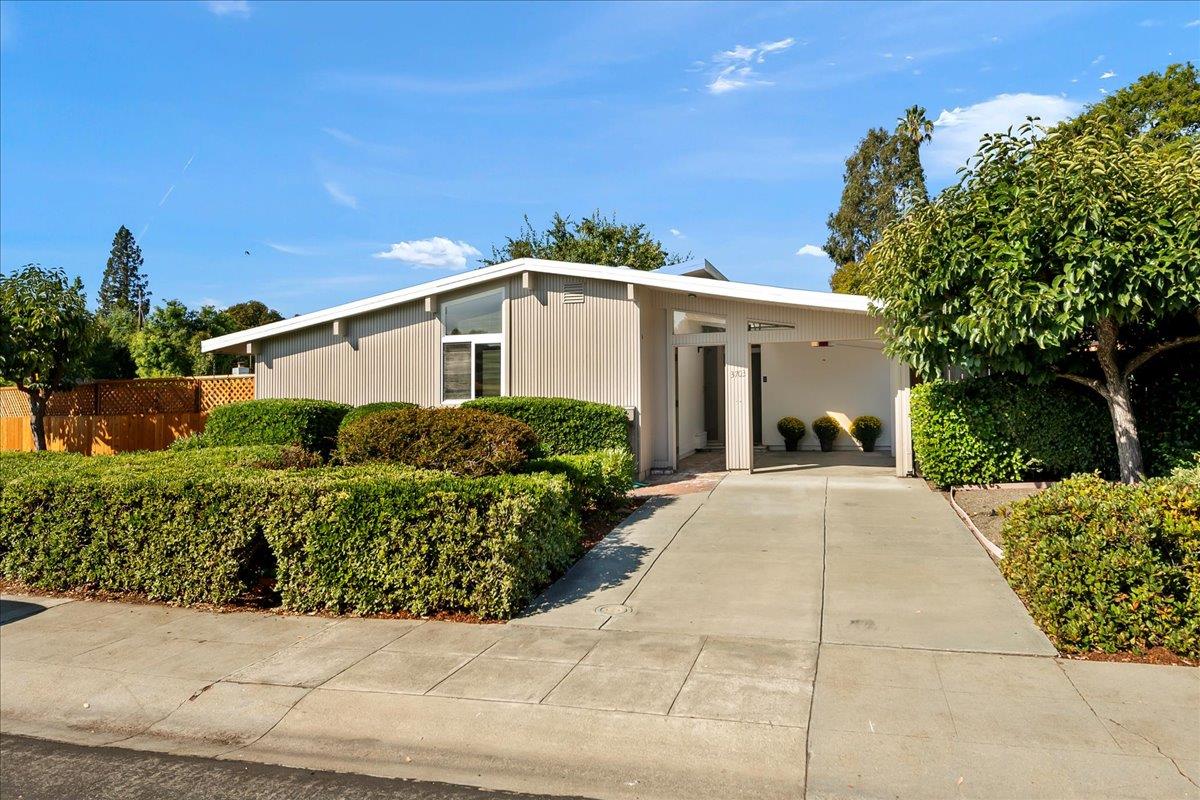 Detail Gallery Image 1 of 1 For 3703 Redwood Cir, Palo Alto,  CA 94306 - 4 Beds | 2 Baths