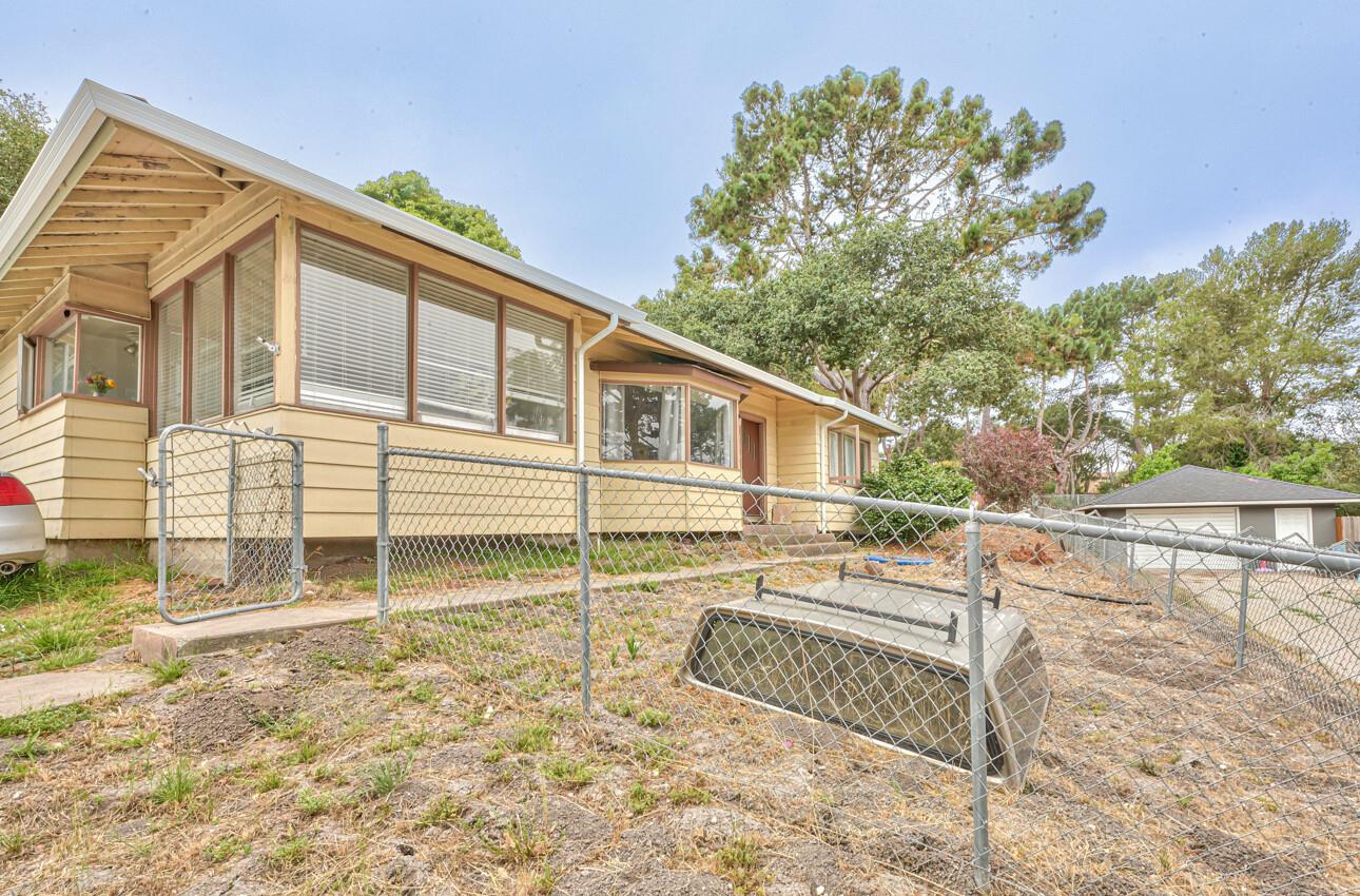 Detail Gallery Image 19 of 31 For 1430 Munras Ave, Monterey,  CA 93940 - 2 Beds | 2 Baths
