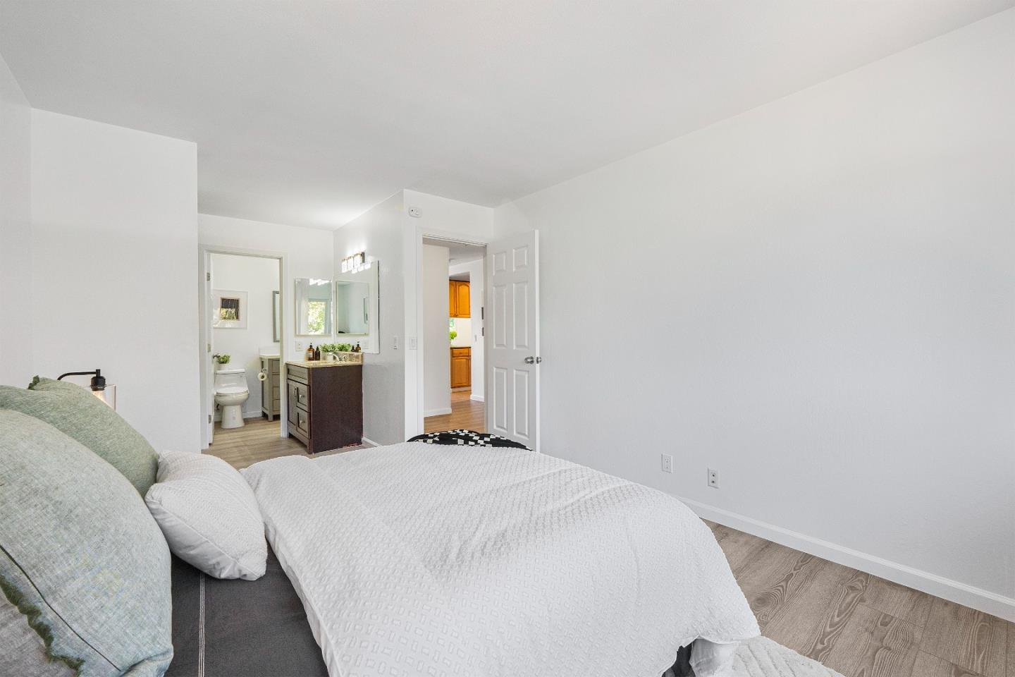 Detail Gallery Image 7 of 33 For 1105 Reed Ave #C,  Sunnyvale,  CA 94086 - 2 Beds | 1 Baths