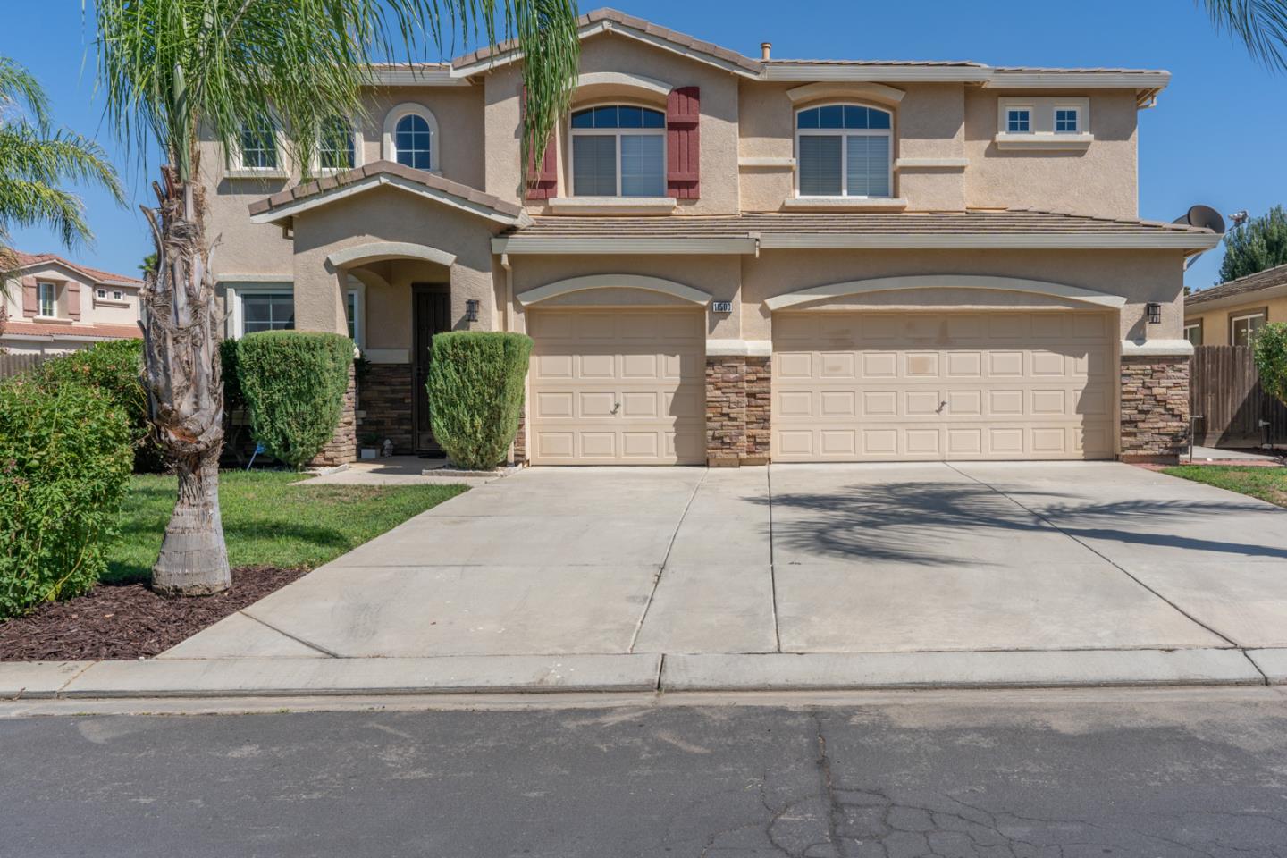 Detail Gallery Image 1 of 1 For 11503 Meadow Brook Ln, Chowchilla,  CA 93610 - 5 Beds | 3 Baths