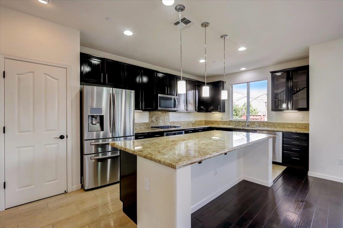 Detail Gallery Image 14 of 39 For 1615 Shore Dr, San Jose,  CA 95131 - 3 Beds | 2/1 Baths