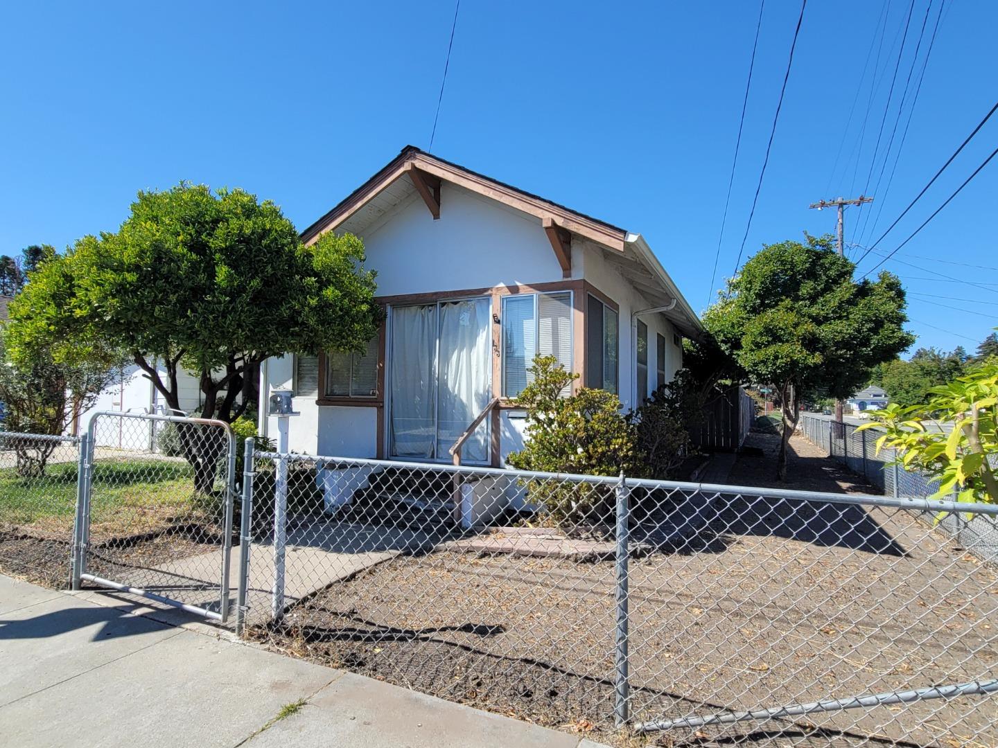 Detail Gallery Image 1 of 1 For 133 Washburn Ave, Santa Cruz,  CA 95060 - 2 Beds | 1 Baths