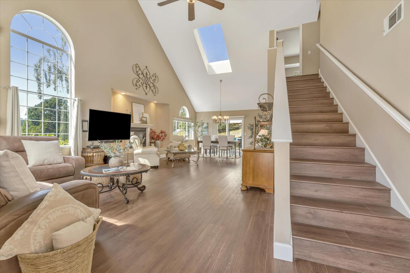 Detail Gallery Image 15 of 88 For 136 Echo Valley Rd, Salinas,  CA 93907 - 3 Beds | 2/1 Baths