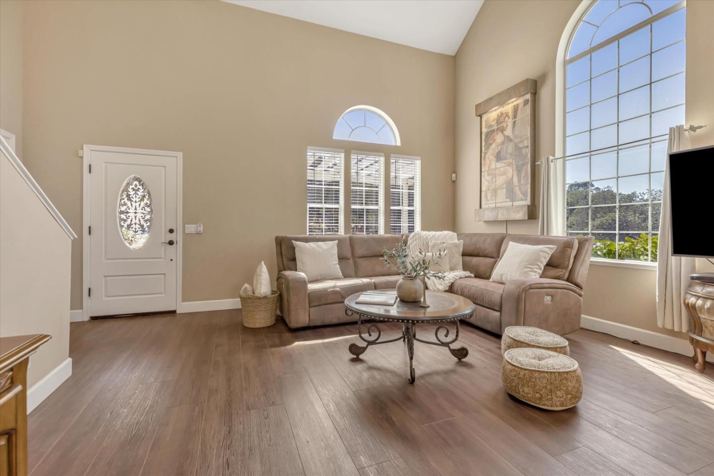 Detail Gallery Image 16 of 88 For 136 Echo Valley Rd, Salinas,  CA 93907 - 3 Beds | 2/1 Baths