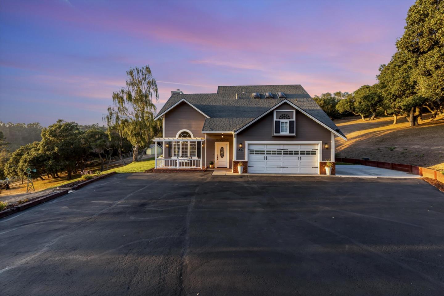 Detail Gallery Image 2 of 88 For 136 Echo Valley Rd, Salinas,  CA 93907 - 3 Beds | 2/1 Baths