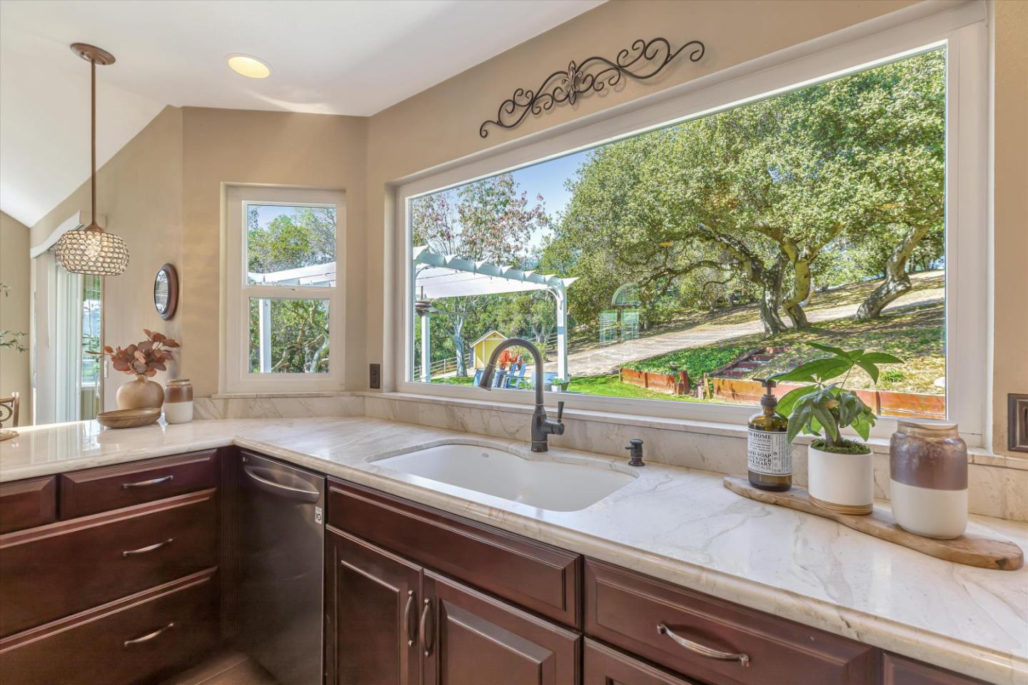 Detail Gallery Image 28 of 88 For 136 Echo Valley Rd, Salinas,  CA 93907 - 3 Beds | 2/1 Baths