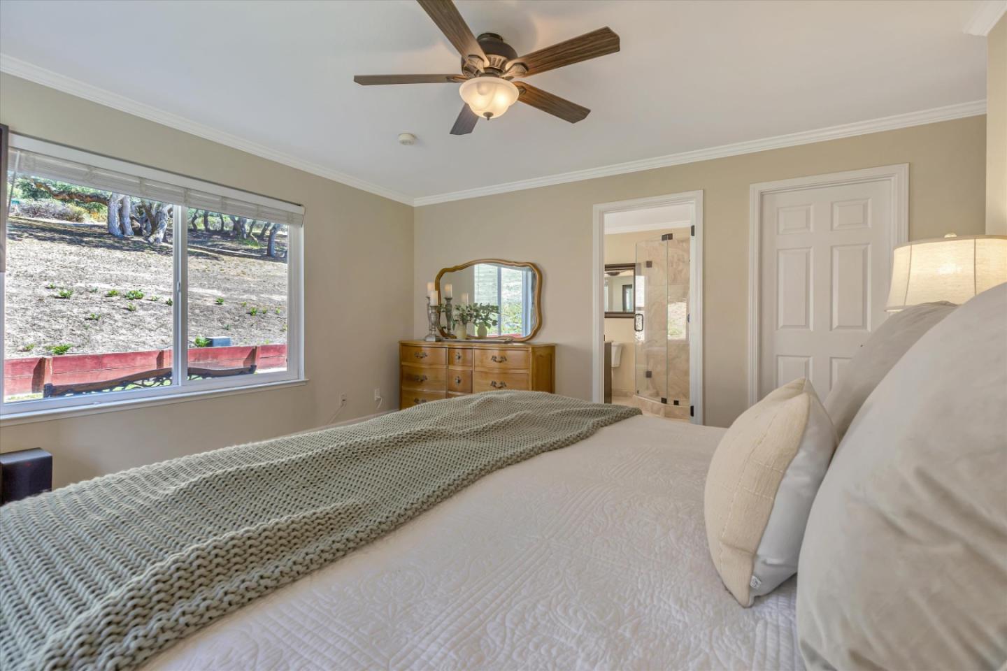 Detail Gallery Image 34 of 88 For 136 Echo Valley Rd, Salinas,  CA 93907 - 3 Beds | 2/1 Baths