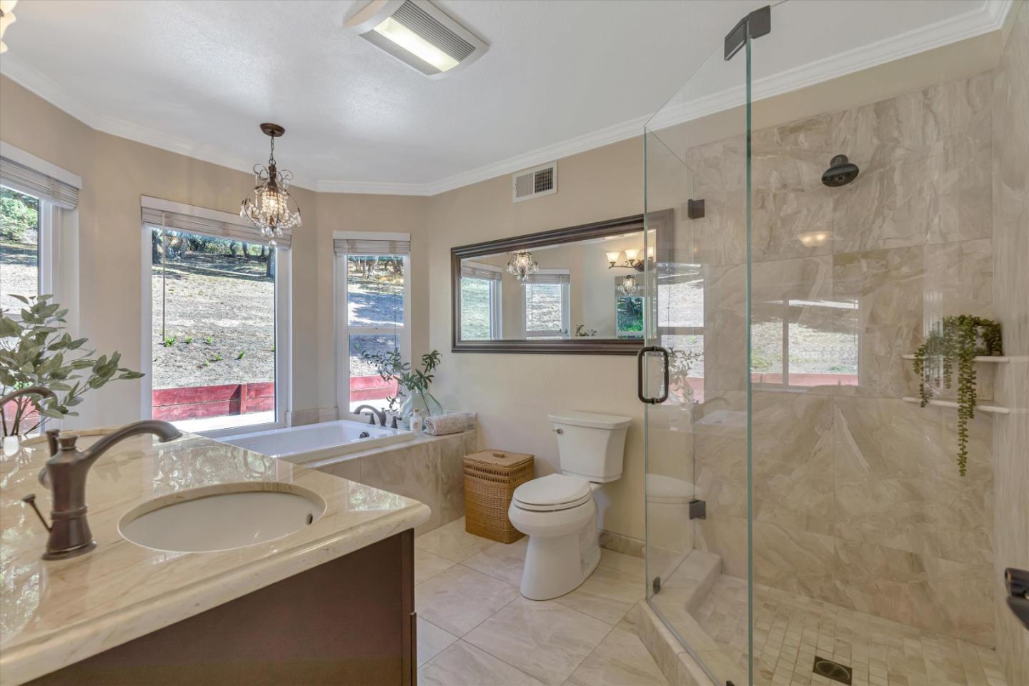 Detail Gallery Image 35 of 88 For 136 Echo Valley Rd, Salinas,  CA 93907 - 3 Beds | 2/1 Baths