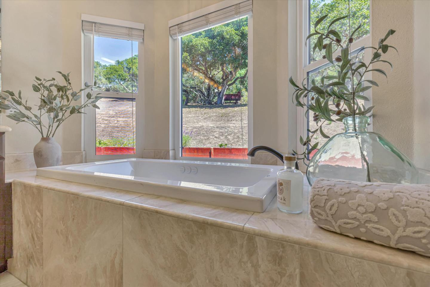 Detail Gallery Image 37 of 88 For 136 Echo Valley Rd, Salinas,  CA 93907 - 3 Beds | 2/1 Baths