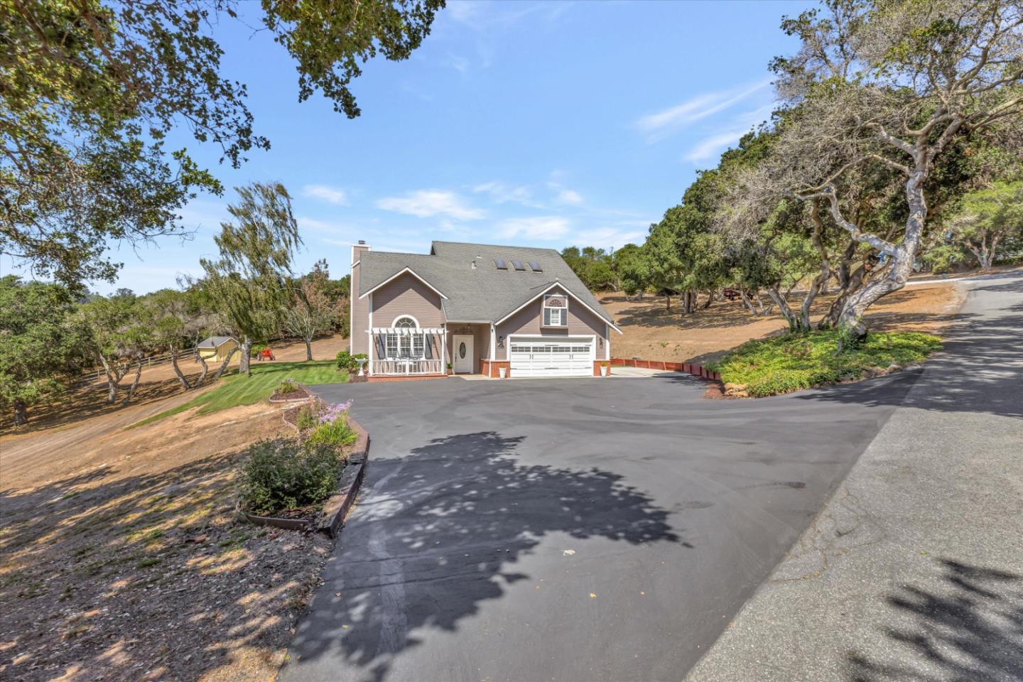 Detail Gallery Image 8 of 88 For 136 Echo Valley Rd, Salinas,  CA 93907 - 3 Beds | 2/1 Baths
