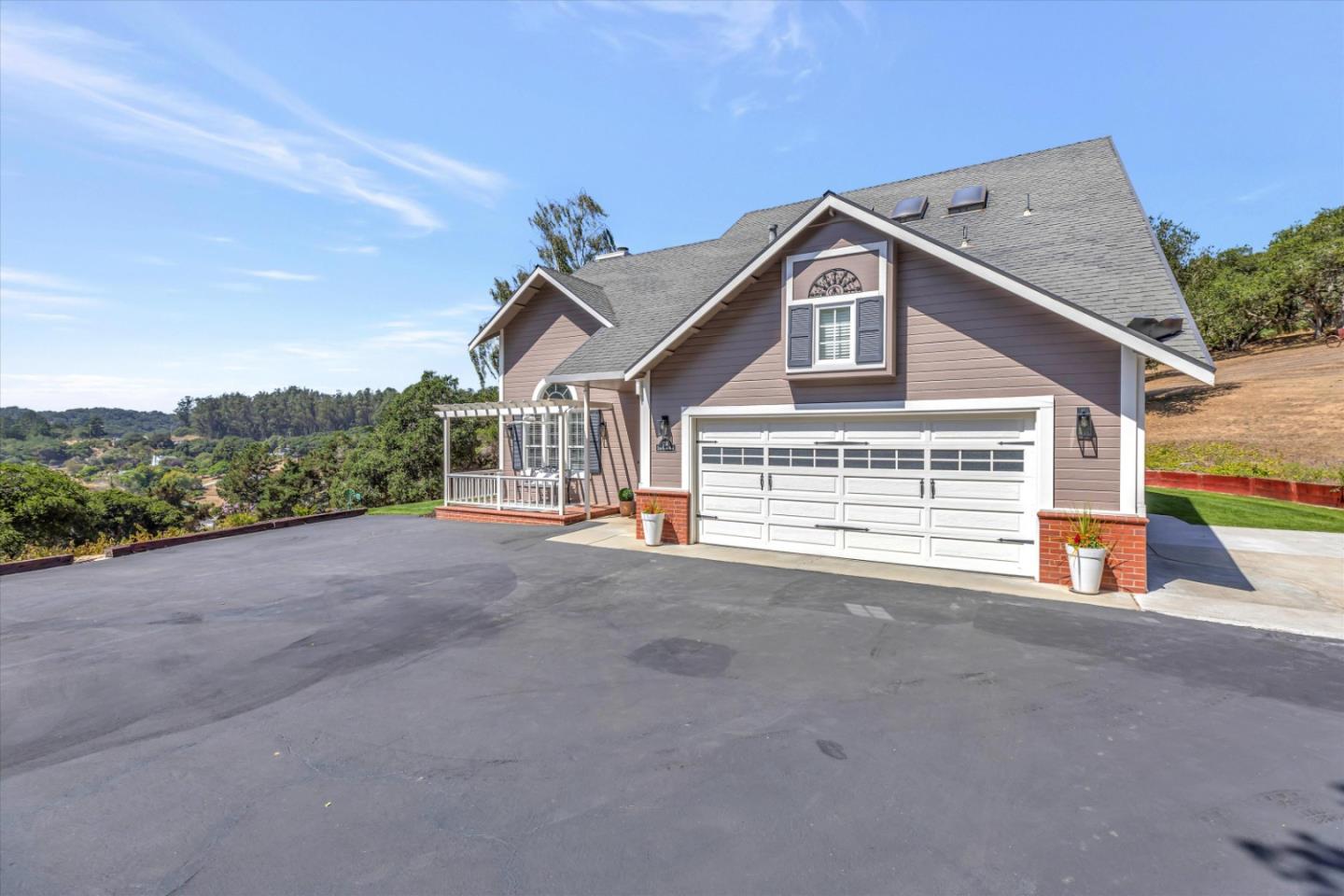 Detail Gallery Image 9 of 88 For 136 Echo Valley Rd, Salinas,  CA 93907 - 3 Beds | 2/1 Baths