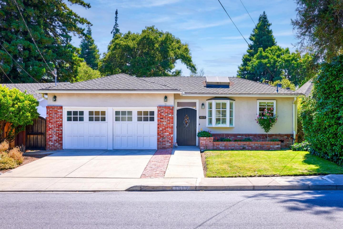 Detail Gallery Image 1 of 1 For 1517 Eaton Ave, San Carlos,  CA 94070 - 3 Beds | 1/1 Baths