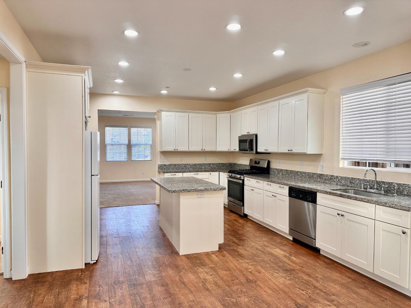 Detail Gallery Image 3 of 24 For 24 Huerta St, Greenfield,  CA 93927 - 4 Beds | 3 Baths