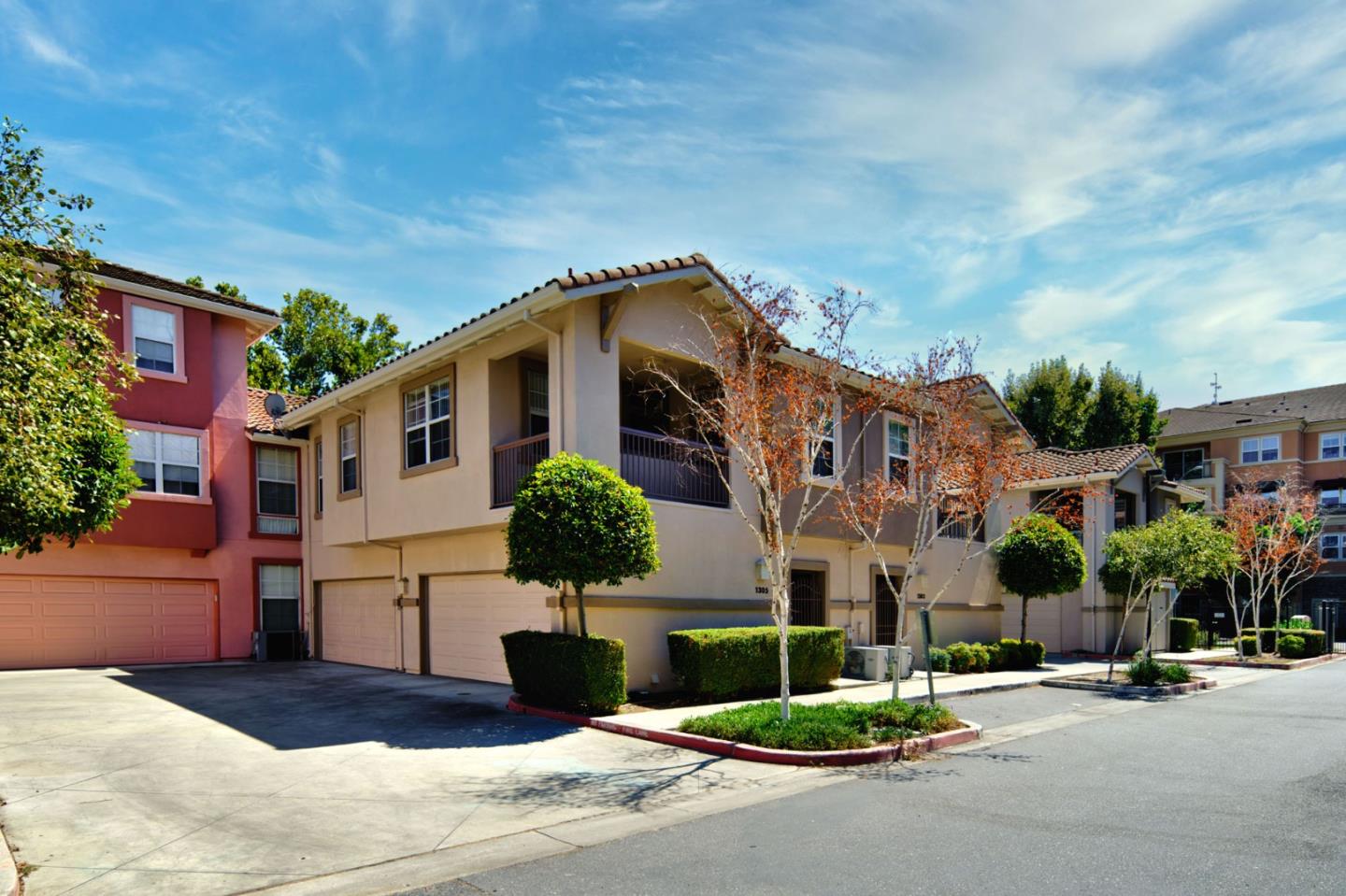 Detail Gallery Image 1 of 1 For 1305 Auzerais Ave, San Jose,  CA 95126 - 2 Beds | 2 Baths