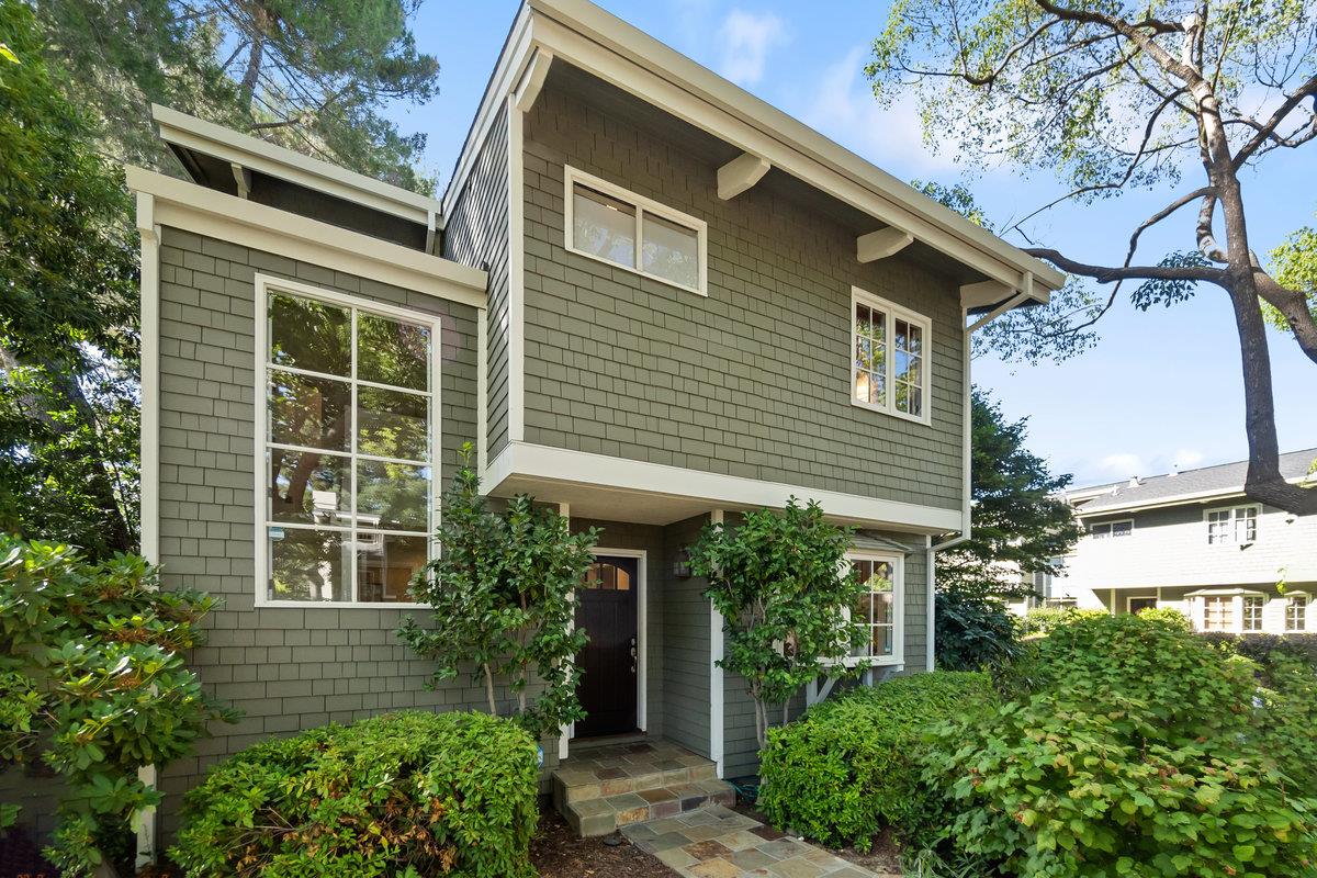 Detail Gallery Image 1 of 1 For 724 University Dr, Menlo Park,  CA 94025 - 2 Beds | 2/1 Baths