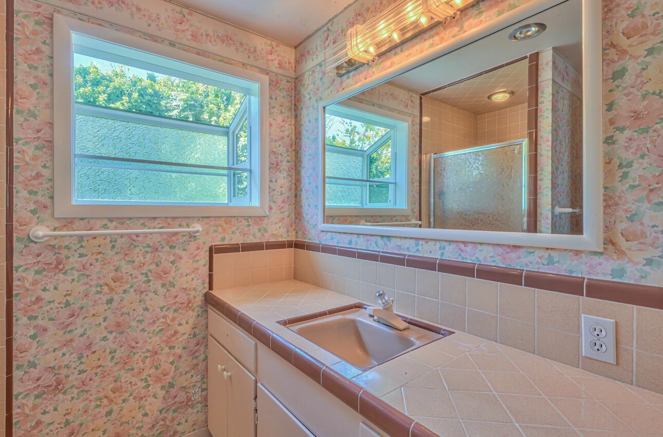 Detail Gallery Image 20 of 31 For 763 Lemos Ave, Salinas,  CA 93901 - 3 Beds | 2/1 Baths