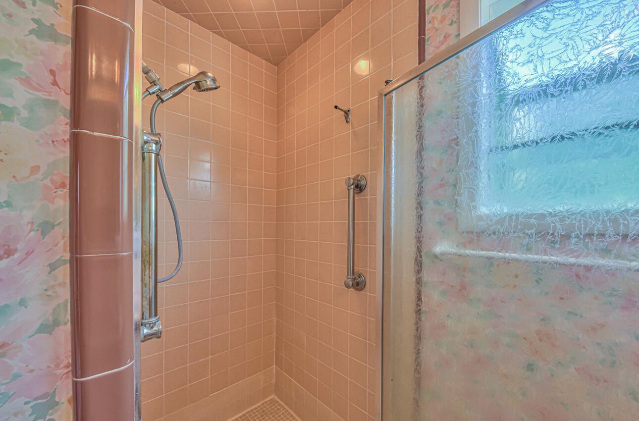 Detail Gallery Image 21 of 31 For 763 Lemos Ave, Salinas,  CA 93901 - 3 Beds | 2/1 Baths
