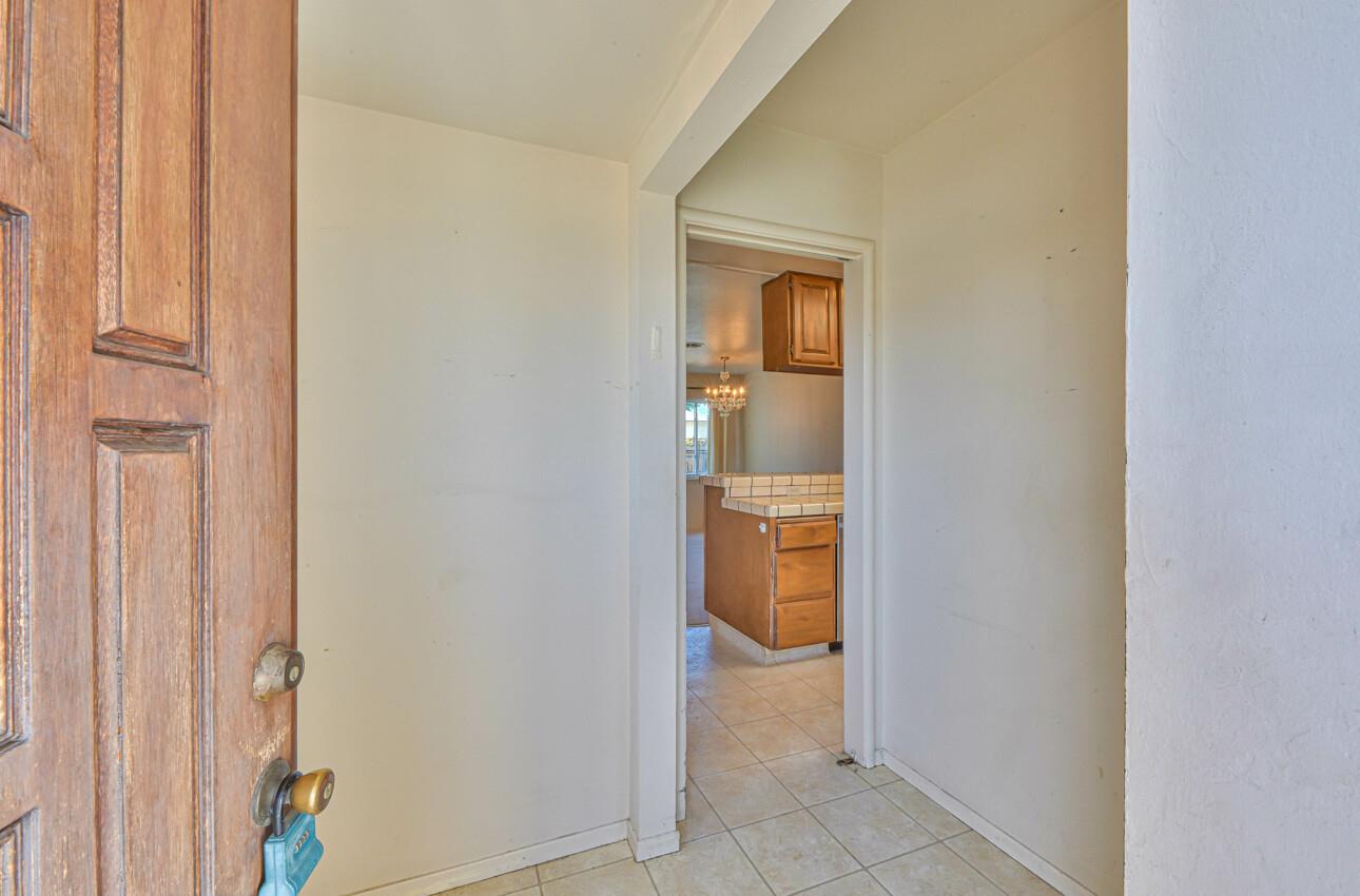Detail Gallery Image 4 of 31 For 763 Lemos Ave, Salinas,  CA 93901 - 3 Beds | 2/1 Baths