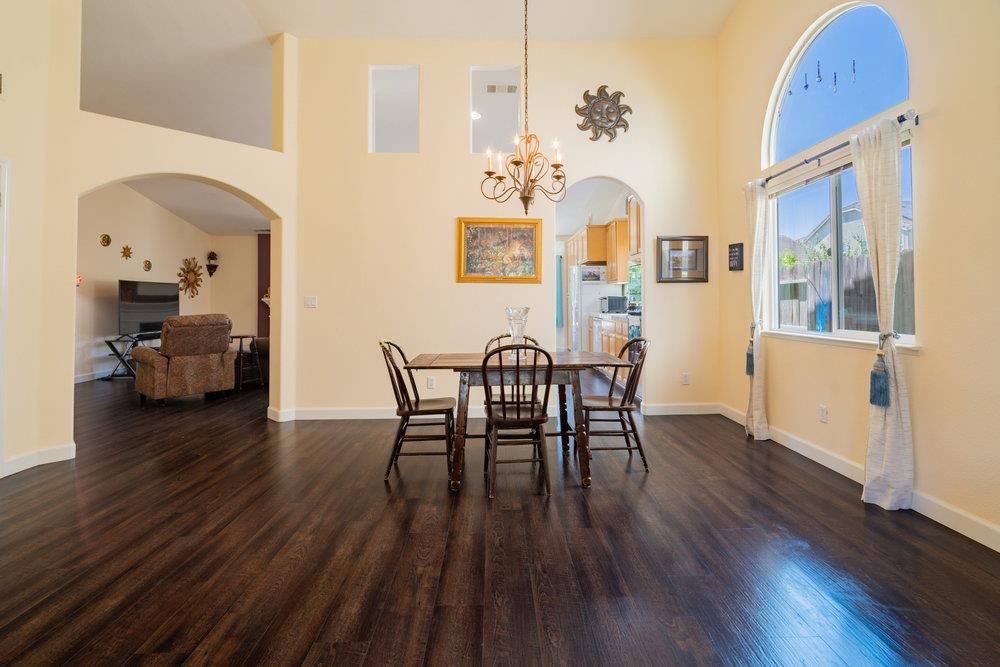 Detail Gallery Image 11 of 55 For 777 Tamarack Way, Los Banos,  CA 93635 - 4 Beds | 2 Baths