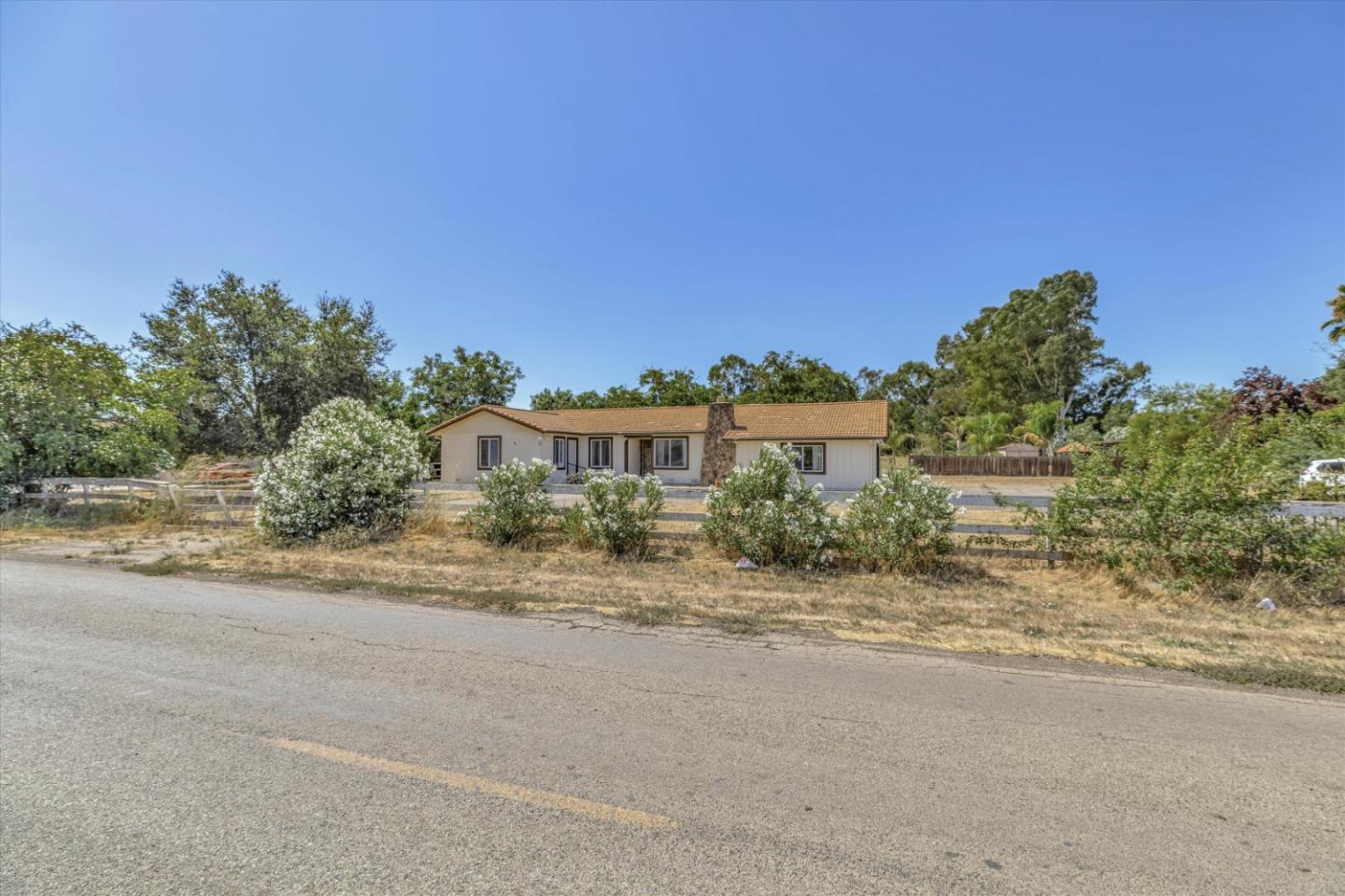 Detail Gallery Image 3 of 92 For 8415 Marcella Ave, Gilroy,  CA 95020 - 4 Beds | 3 Baths
