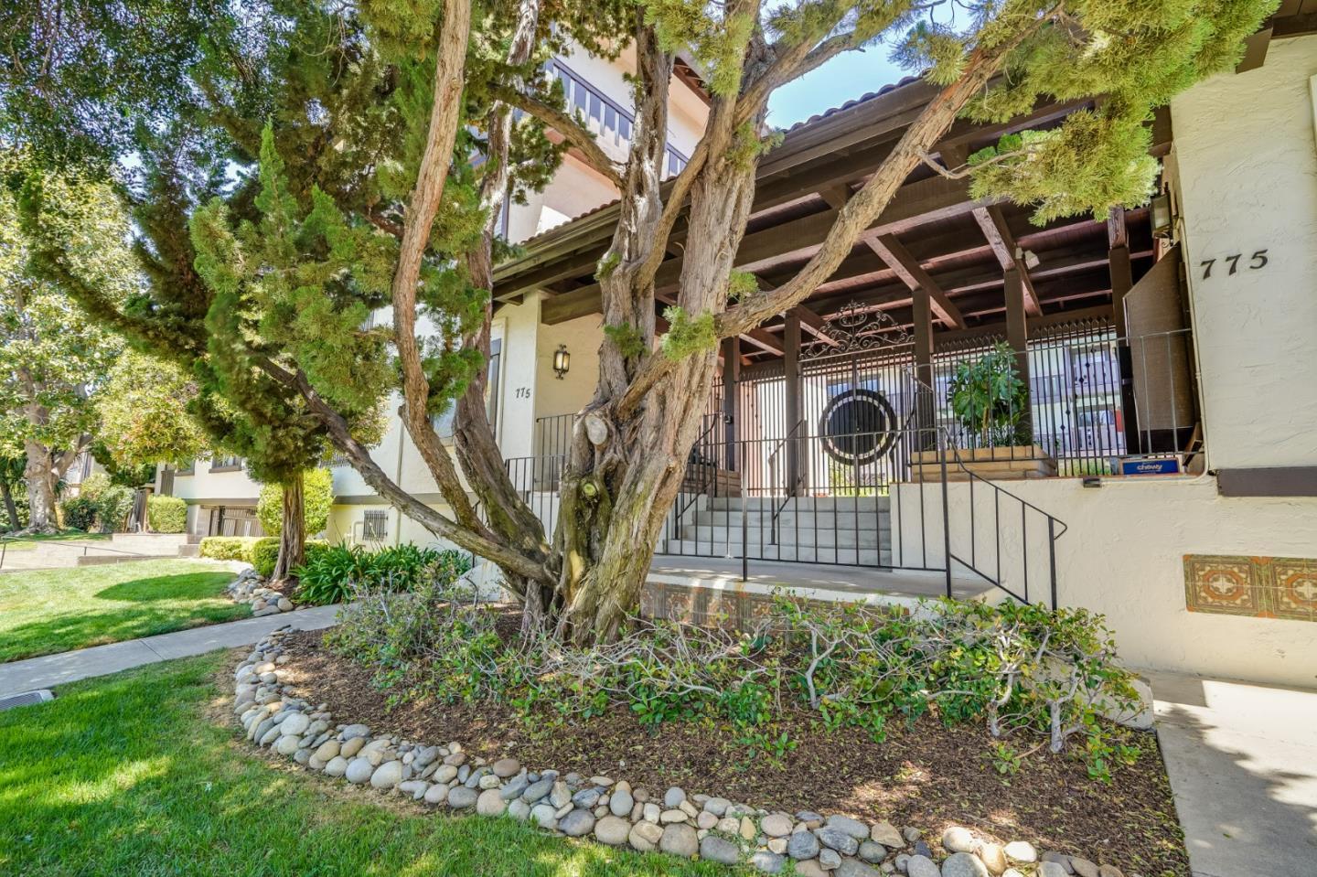 Detail Gallery Image 1 of 8 For 775 Chestnut St #27,  San Carlos,  CA 94070 - 1 Beds | 1 Baths