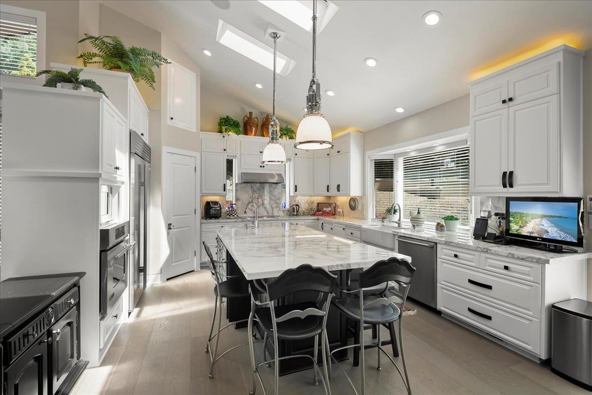 Detail Gallery Image 19 of 85 For 17020 Los Cerritos, Los Gatos,  CA 95030 - 5 Beds | 4/1 Baths