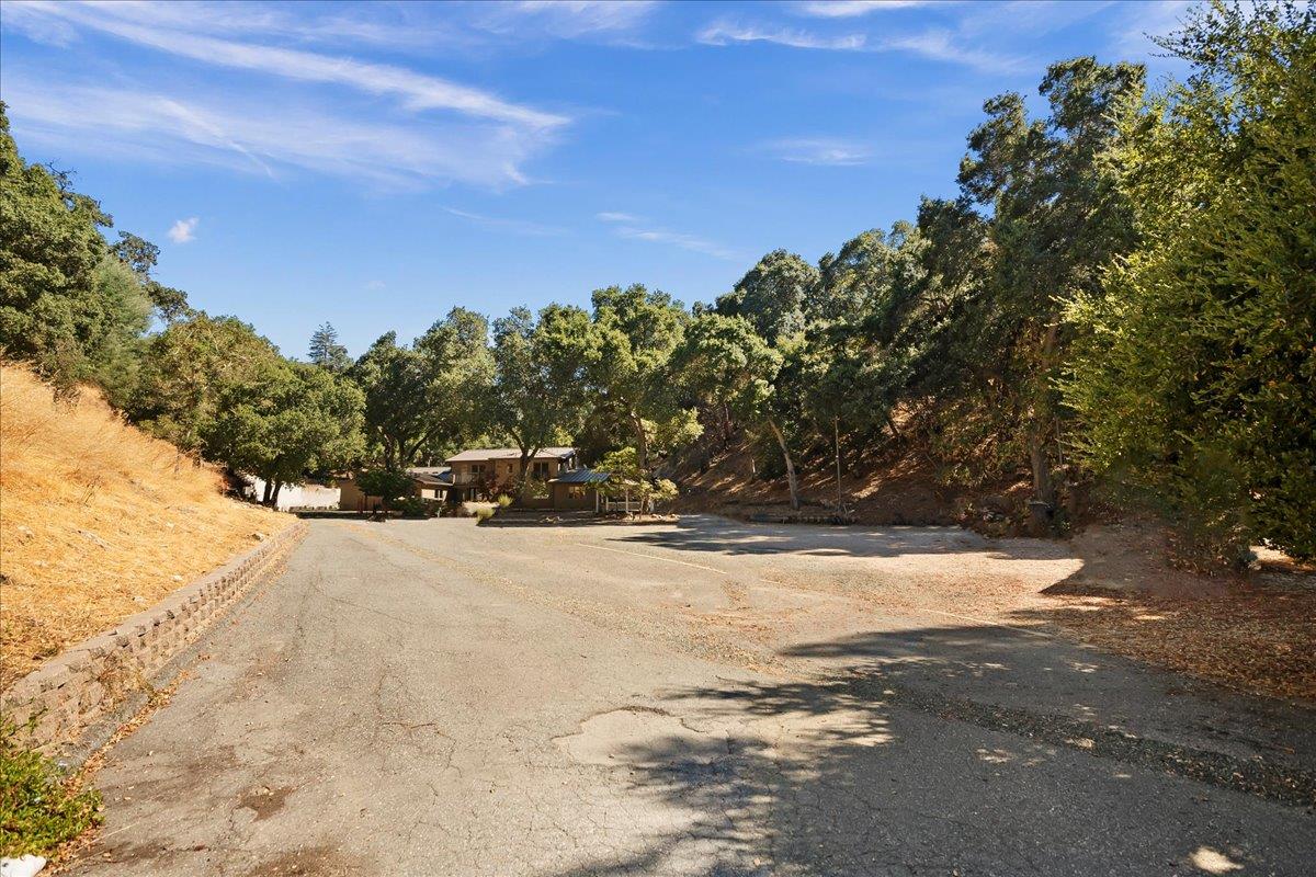 Detail Gallery Image 7 of 85 For 17020 Los Cerritos, Los Gatos,  CA 95030 - 5 Beds | 4/1 Baths
