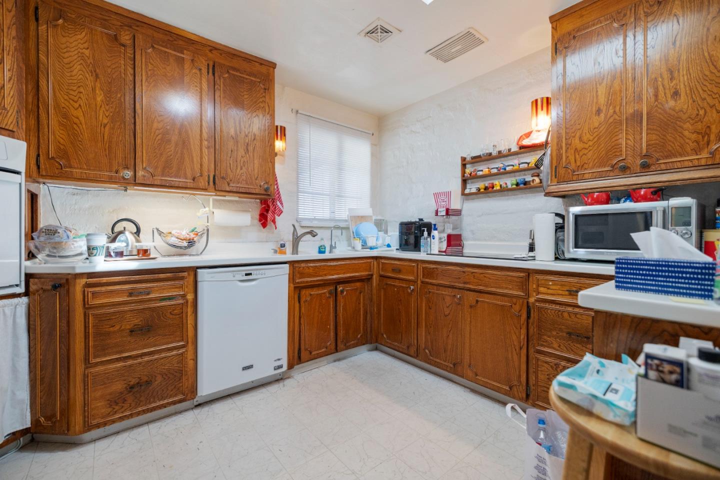 Detail Gallery Image 8 of 24 For 15975 Shannon Rd, Los Gatos,  CA 95032 - 4 Beds | 2 Baths