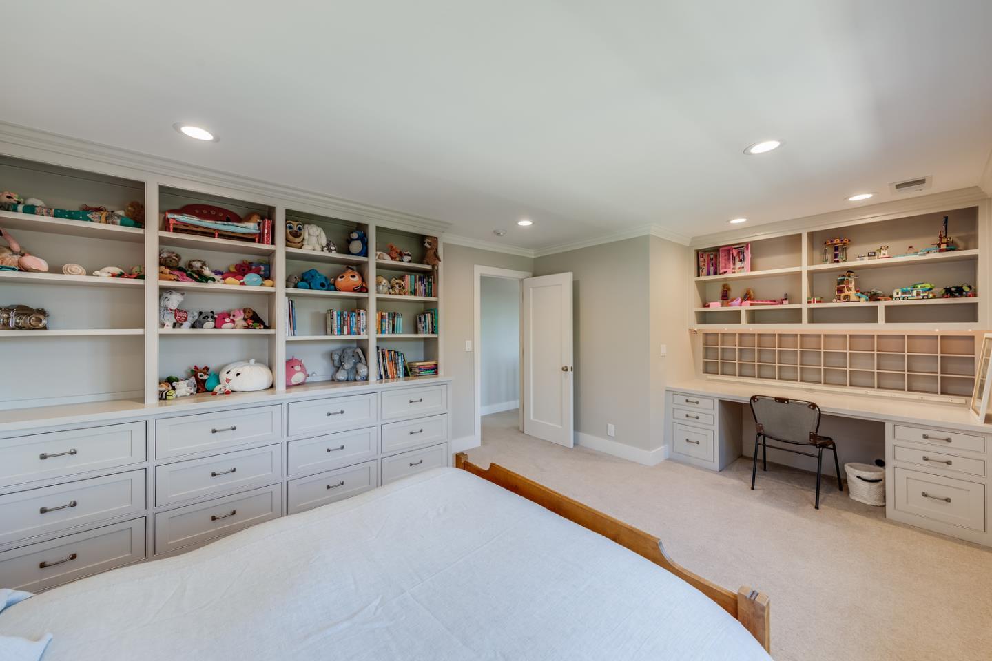 Detail Gallery Image 37 of 65 For 22 Starwood Dr, Woodside,  CA 94062 - 5 Beds | 4/1 Baths