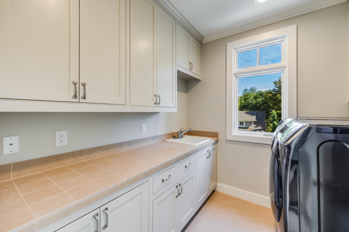 Detail Gallery Image 38 of 65 For 22 Starwood Dr, Woodside,  CA 94062 - 5 Beds | 4/1 Baths