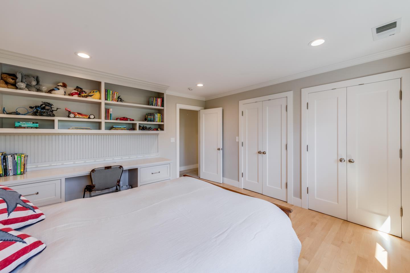 Detail Gallery Image 40 of 65 For 22 Starwood Dr, Woodside,  CA 94062 - 5 Beds | 4/1 Baths