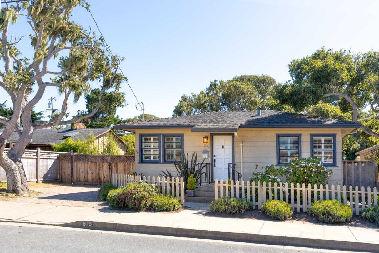 Detail Gallery Image 1 of 1 For 875 Sinex Ave, Pacific Grove,  CA 93950 - 2 Beds | 1 Baths