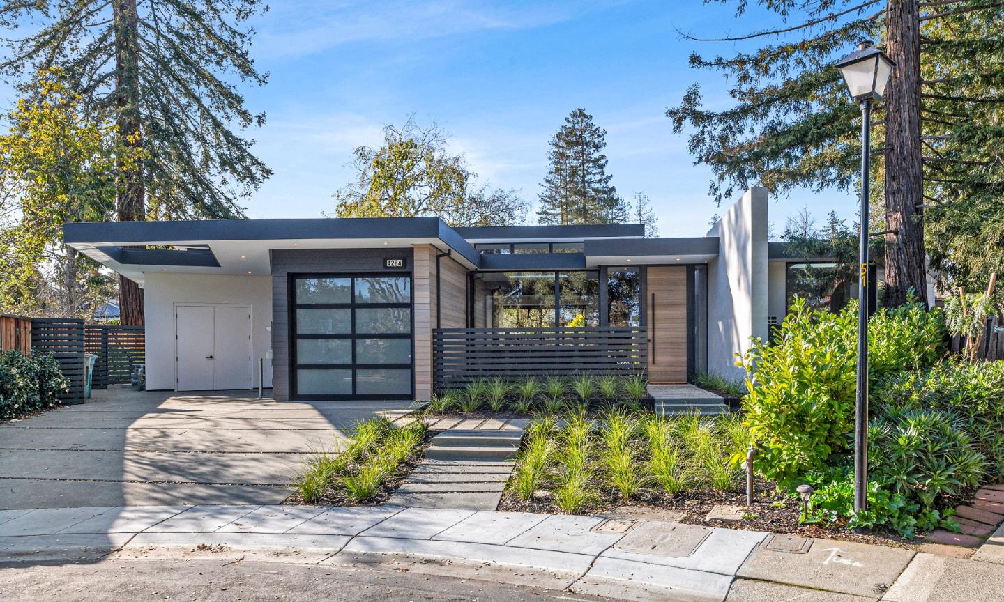 Photo of 4284 Los Palos Cir in Palo Alto, CA