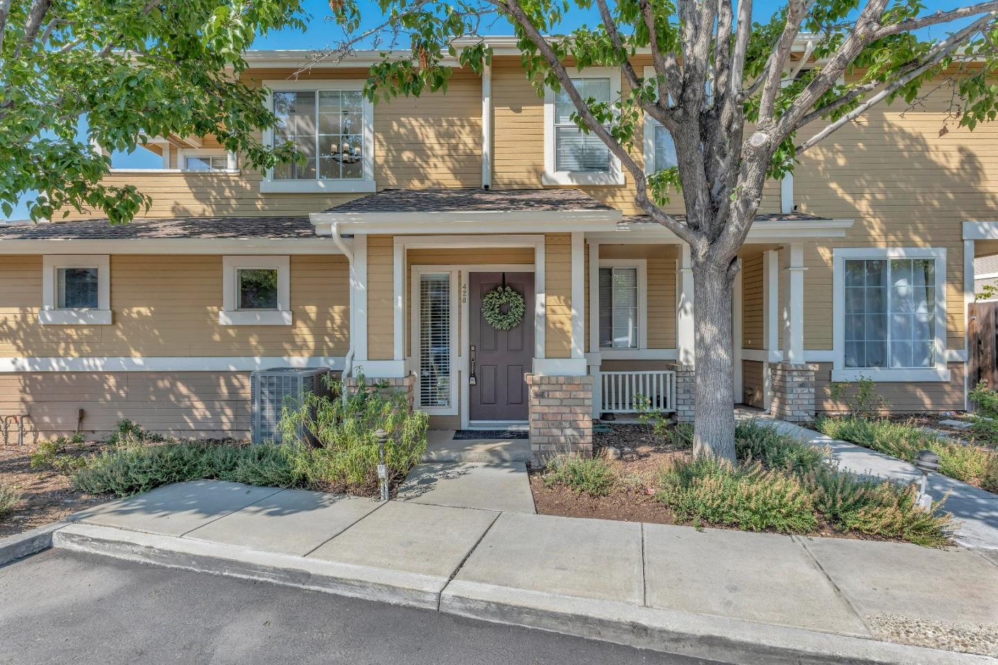 Detail Gallery Image 1 of 1 For 428 Curraghmore Ct, San Jose,  CA 95136 - 2 Beds | 2 Baths