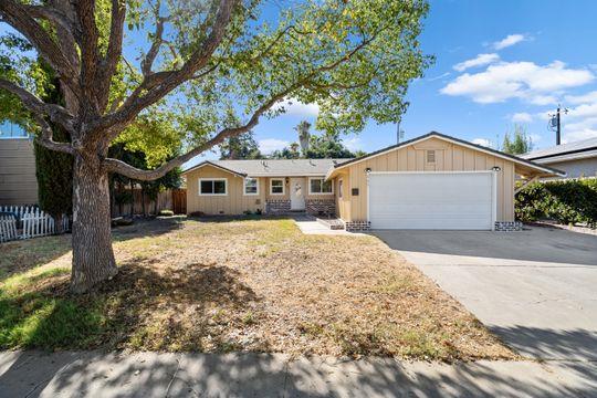 Detail Gallery Image 1 of 1 For 669 El Portal Ave, Manteca,  CA 95337 - 3 Beds | 2 Baths