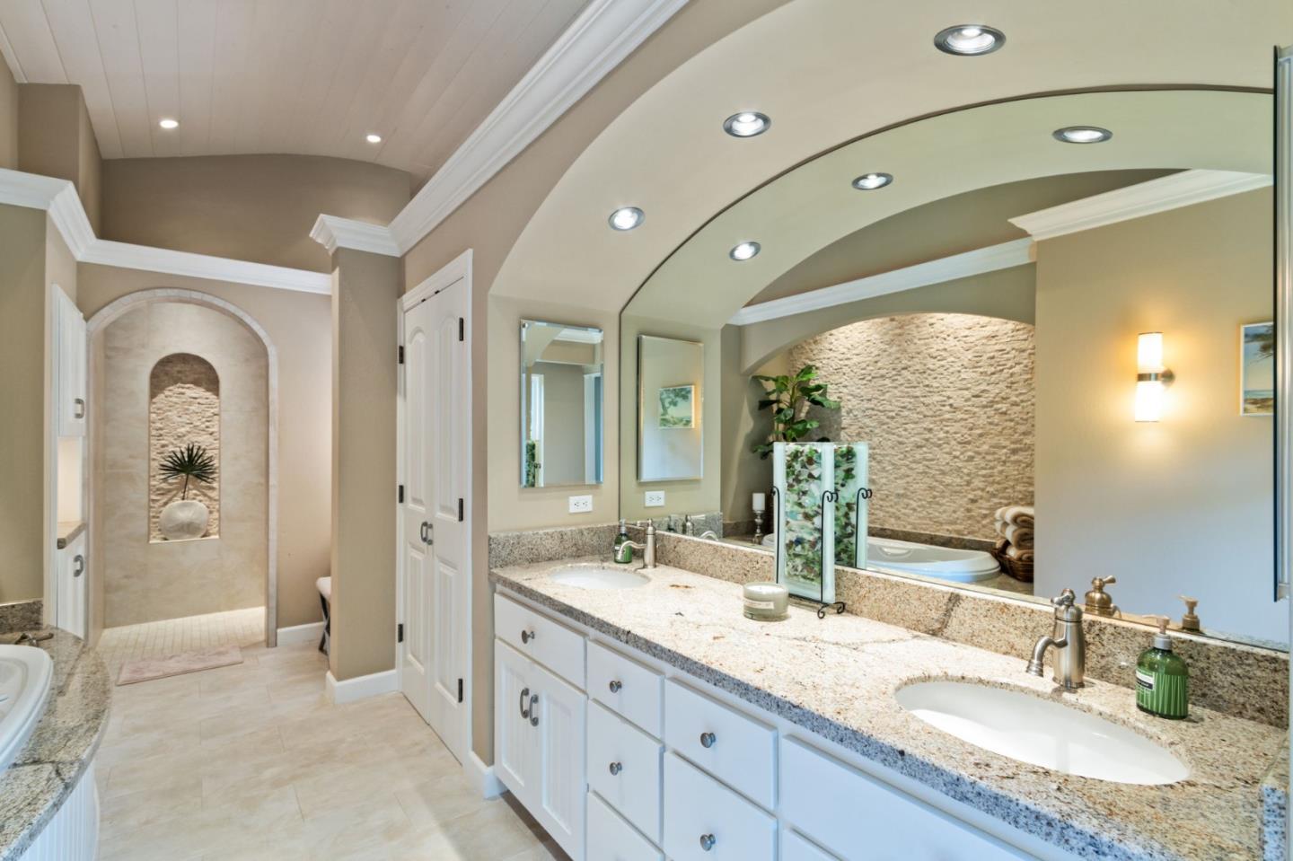Detail Gallery Image 13 of 40 For 35 Pasatiempo Dr, Santa Cruz,  CA 95060 - 3 Beds | 2/1 Baths