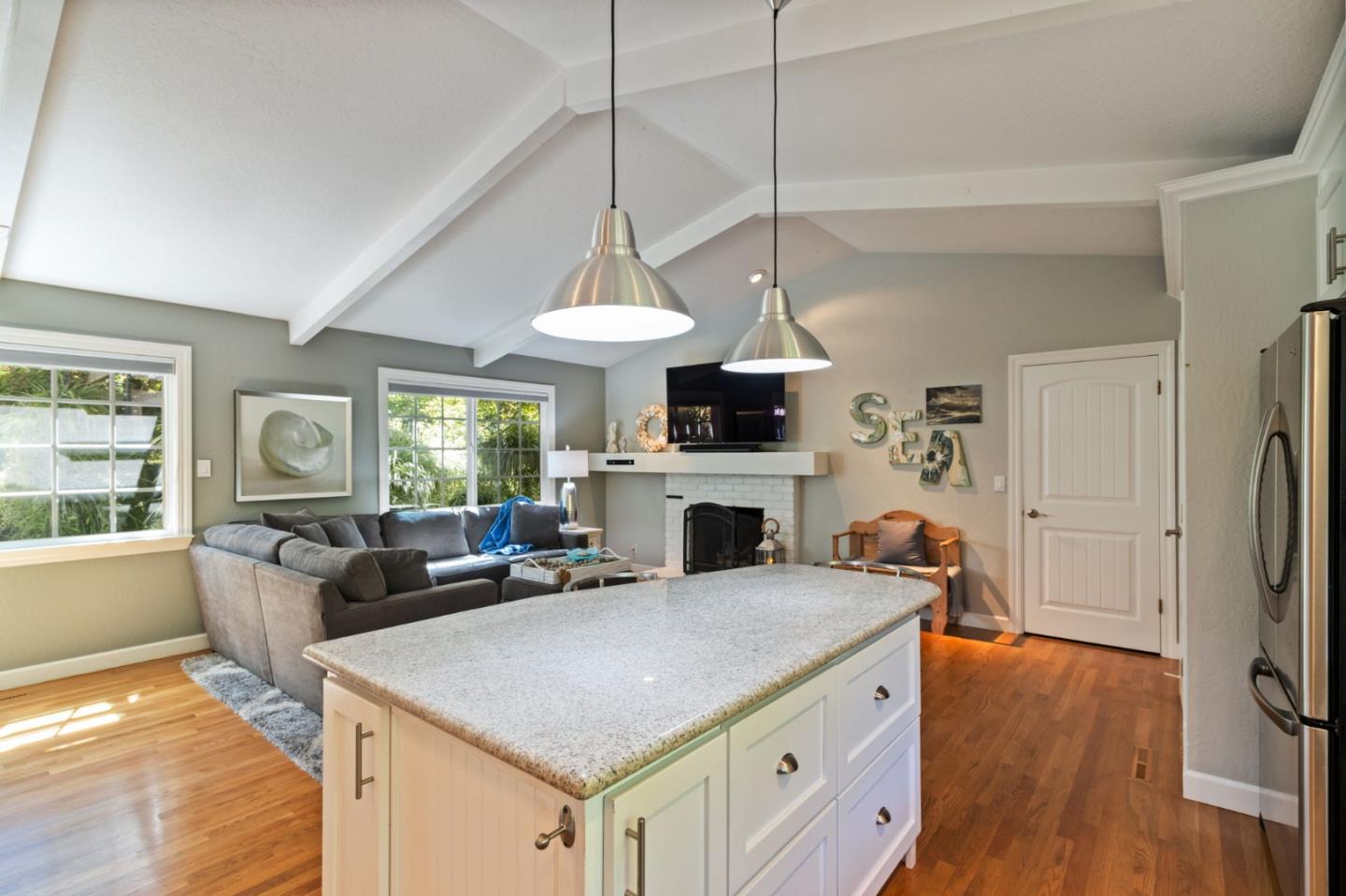 Detail Gallery Image 3 of 40 For 35 Pasatiempo Dr, Santa Cruz,  CA 95060 - 3 Beds | 2/1 Baths