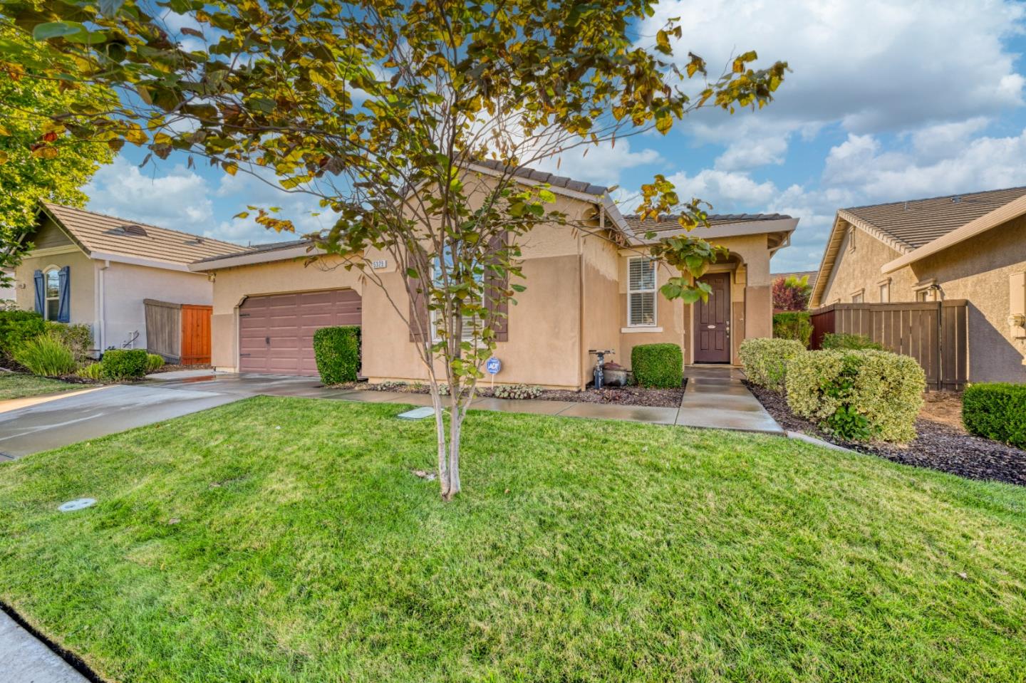 Detail Gallery Image 1 of 1 For 5329 Mossy Stone Way, Rancho Cordova,  CA 95742 - 3 Beds | 2 Baths