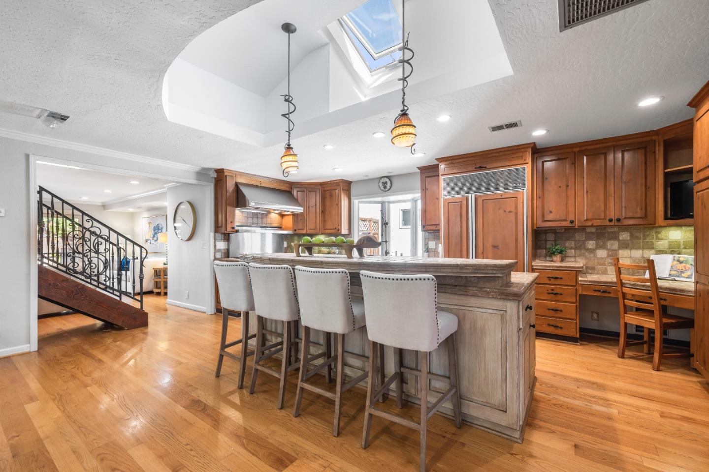 Front Image Thumbnail for ML81941583